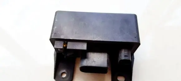 Mercedes-Benz E W210 Glow plug pre-heat relay