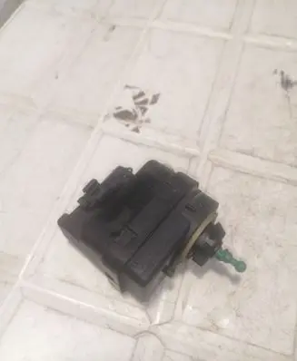 Headlight level adjustment motor