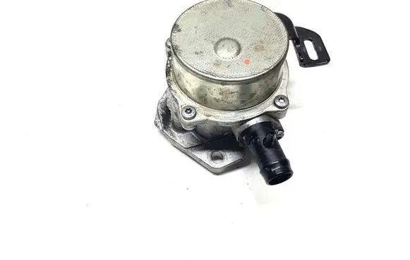 Nissan Qashqai Vacuum pump 146505272R