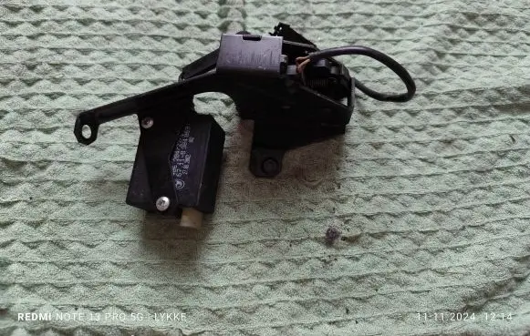 BMW 5 E39 Tailgate window lock/catch/latch 8381137 8238469 8384069