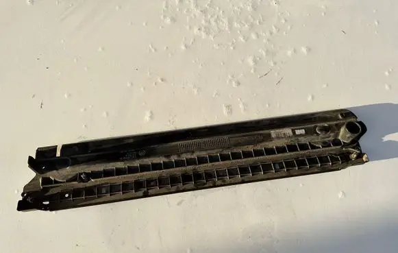 BMW 5 E60 E61 Radiator trim 7795383 DN37557 E3797008