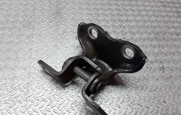 Toyota Avensis T250 Rear door upper hinge