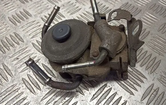 Toyota Yaris Fuel filter bracket/mount holder 