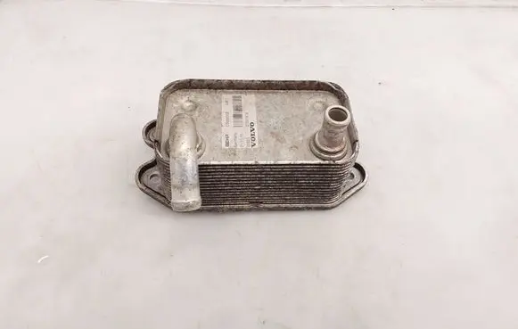 Volvo XC90 Engine oil radiator 31201912 C5850002