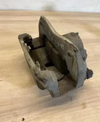 Toyota RAV 4 (XA40) Front brake caliper