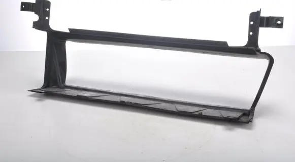Volvo V50 Intercooler air channel guide 
