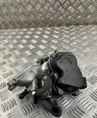 Volkswagen PASSAT B8 Throttle valve 04L128637A