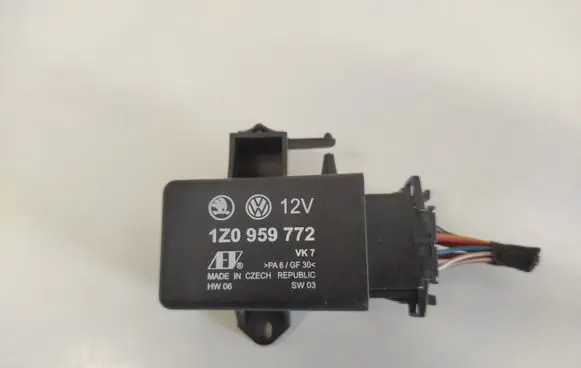 Skoda Octavia Mk2 (1Z) Seat heating relay 1Z0959772