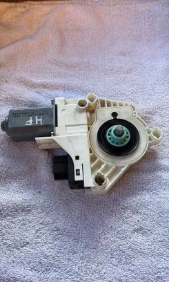 Audi A6 S6 C6 4F Front door window regulator motor 4F0959802B
