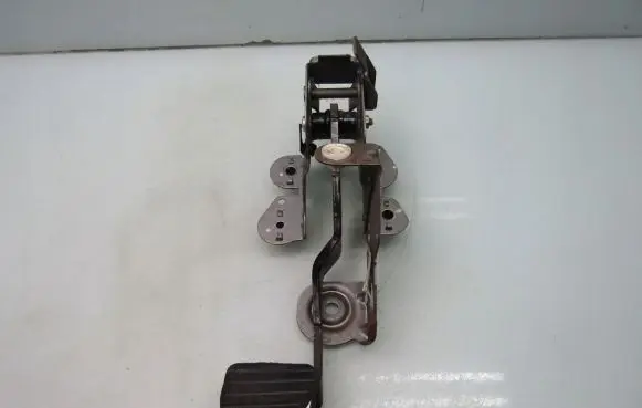 Renault Scenic III - Grand scenic III Brake pedal 465010016R 465010016RE