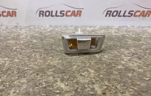 Opel Insignia A Front fender indicator light 13252456 13252455