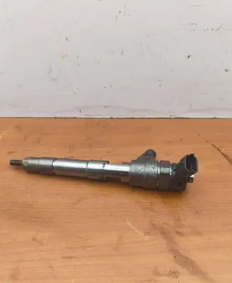 Mercedes-Benz B W247 Fuel injector 0445876882
