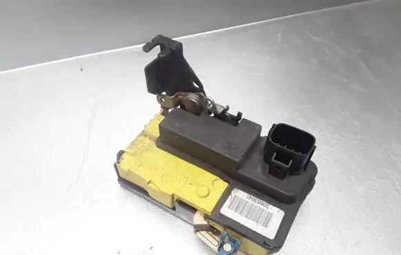 Volvo XC70 Front door lock 30663041