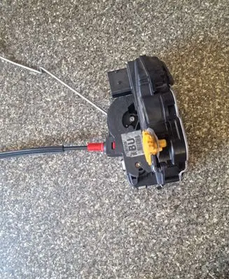 Opel Zafira C Rear door lock