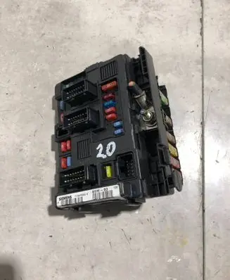 Citroen Xsara Picasso Fuse module 9650618480 T118470003K 965061848000