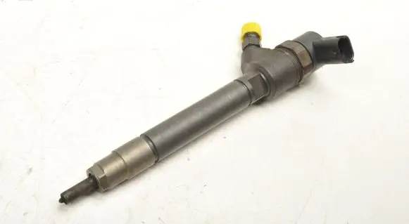 Volvo V70 Fuel injector 30777526