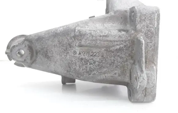 Mercedes-Benz C W204 Engine mounting bracket A2712232704