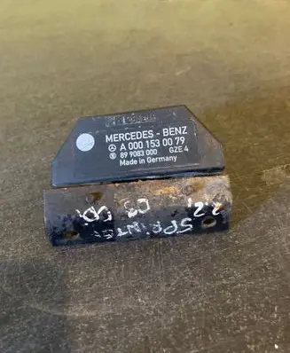 Mercedes-Benz Sprinter W901 W902 W903 W904 Glow plug pre-heat relay A0001530079 899083000