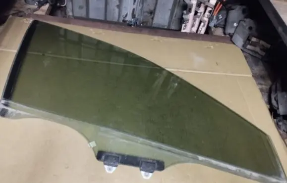 Honda Legend Front door window glass four-door