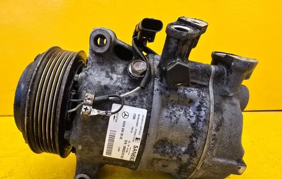 Mercedes-Benz Vito Viano W447 Air conditioning (A/C) compressor (pump) A0008303902