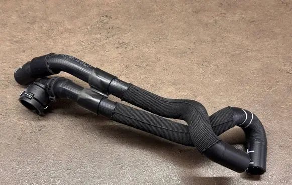 Skoda Octavia Mk4 Engine coolant pipe/hose 3Q0121156B