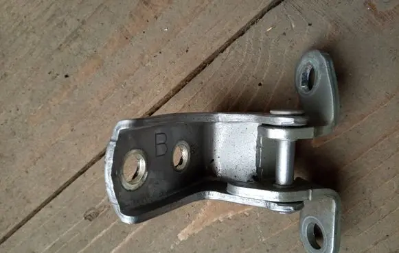 Honda CR-V Rear door upper hinge