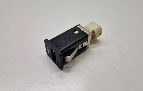 BMW X3 F25 USB socket connector 9167196