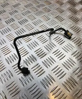 Toyota Avensis T250 Fuel injector supply line/pipe 