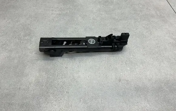 Volkswagen Golf VII Seat belt height adjuster 8V0857819
