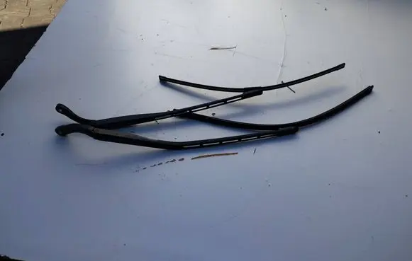 Peugeot 307 CC Front wiper blade arm 