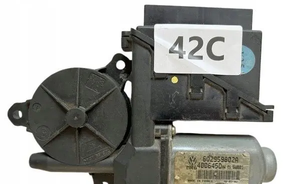 Volkswagen Polo Front door window regulator motor 6Q2959802A