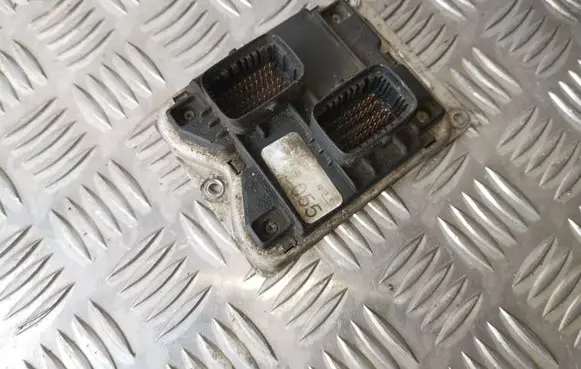 Alfa Romeo 156 Engine control unit/module 1037359282