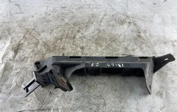 Front bumper mounting bracket