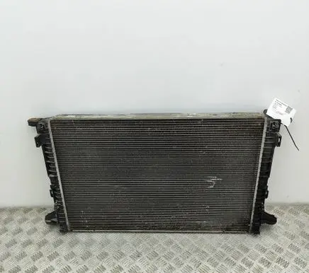 Audi Q7 4M Coolant radiator 8W0121251N