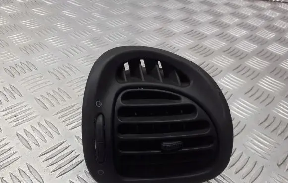 Citroen Xsara Picasso Dashboard side air vent grill/cover trim 9631280077
