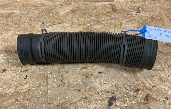 Skoda Octavia Mk1 (1U) Air intake hose/pipe 446046