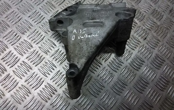 Volkswagen Touran I Engine mounting bracket 03G199207A