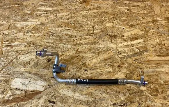 Nissan Leaf II (ZE1) Air conditioning (A/C) pipe/hose 924404NR0B