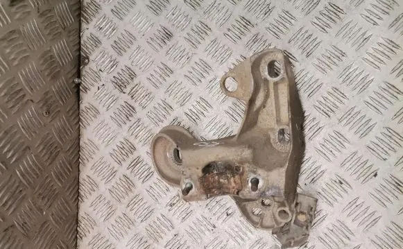 Audi A6 S6 C5 4B Engine mounting bracket 4b0199352b