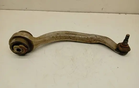 Volkswagen PASSAT B5 Front control arm 4D0407696J