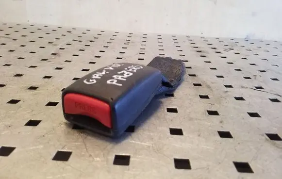 Mitsubishi Pajero Rear seatbelt buckle