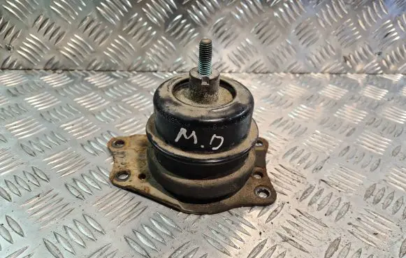 Volkswagen Polo Engine mount bracket