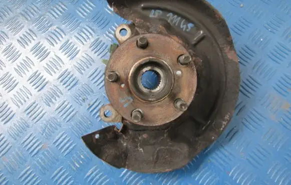 Toyota Avensis T220 Front wheel hub spindle knuckle