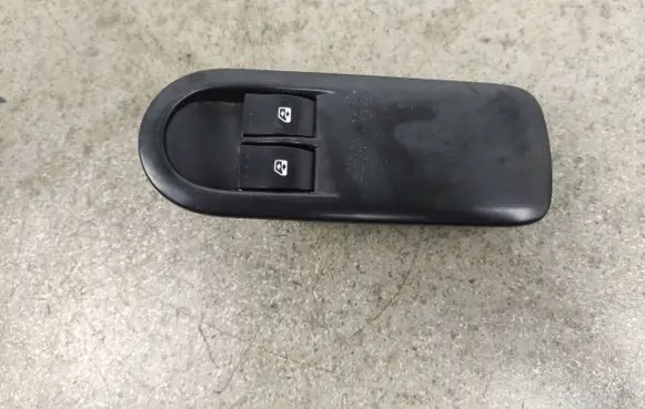 Renault Megane II Electric window control switch 156018090