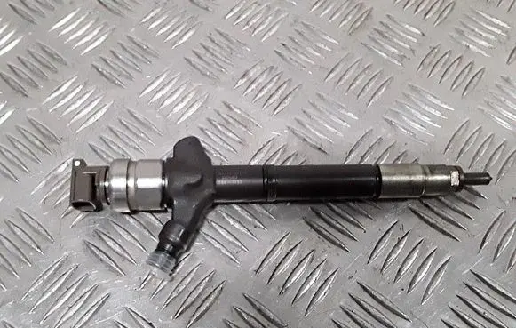 Toyota Corolla Verso E121 Fuel injector 236700R170