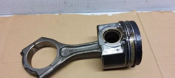 Subaru Outback Piston with connecting rod