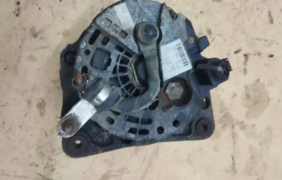 Volkswagen Polo Generator/alternator 038903023L 0124325001