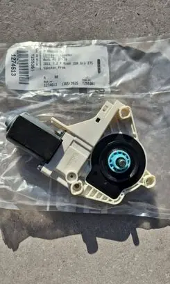 Audi A5 8T 8F Front door window regulator motor 8T0959801B T255361 13653025