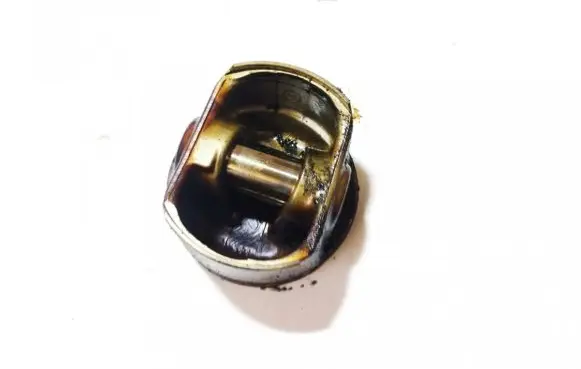 Saab 9-5 Piston 