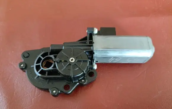 BMW 4 F32 F33 Seat adjustment motor P1109800103 319891
